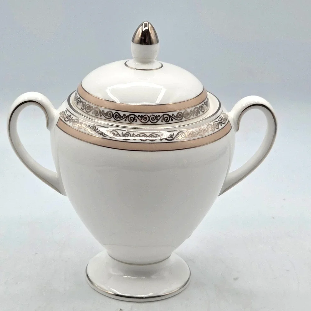 Wedgwood Verona White‎ Bone China Globe Shape Sugar Bowl with Lid ENGLAND